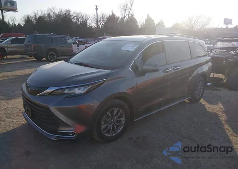 2021 Toyota Sienna Xle z USA, uszkodzony, nr VIN 5TDYRKEC7MS059895